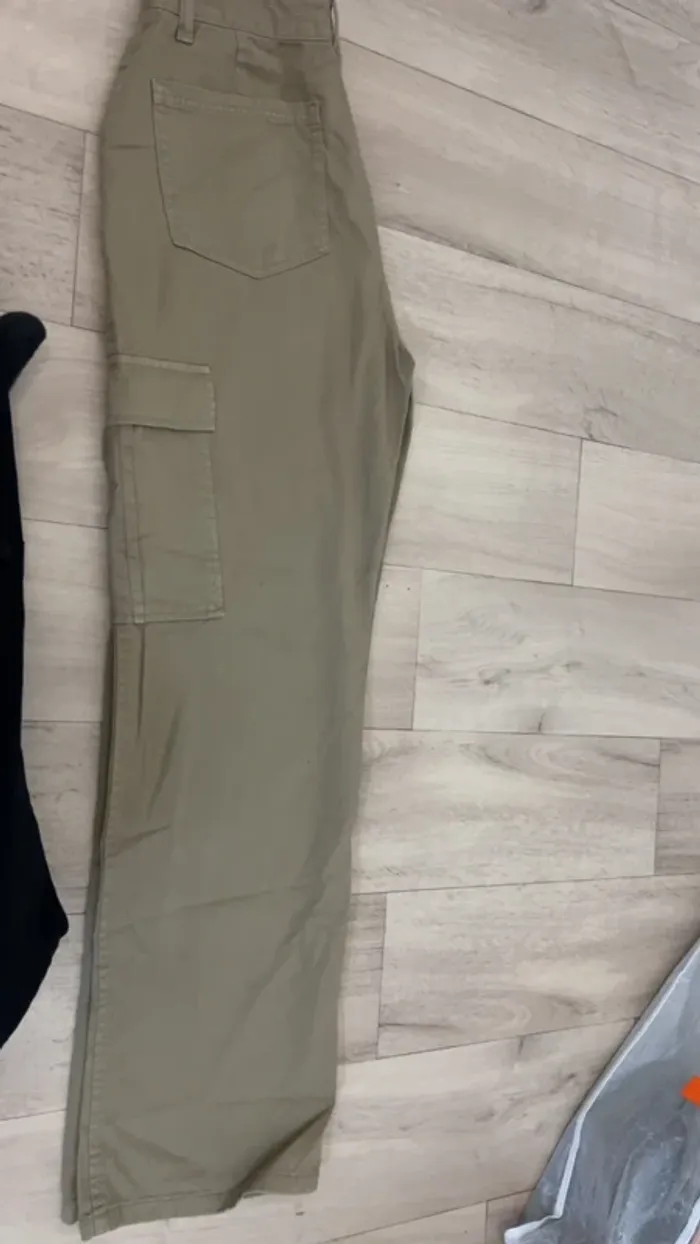 Cargo stradivarius beige taille 42 neuf avec étiquette - photo numéro 4