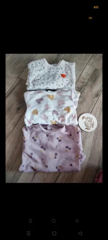 Magnifique lot de 3 pyjamas velours coeur cerise 🤟