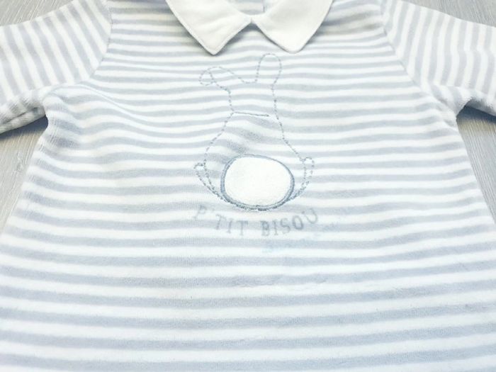 Pyjama gris en blanc. Garçon 6 mois. Marque P'tit bisou - photo numéro 2
