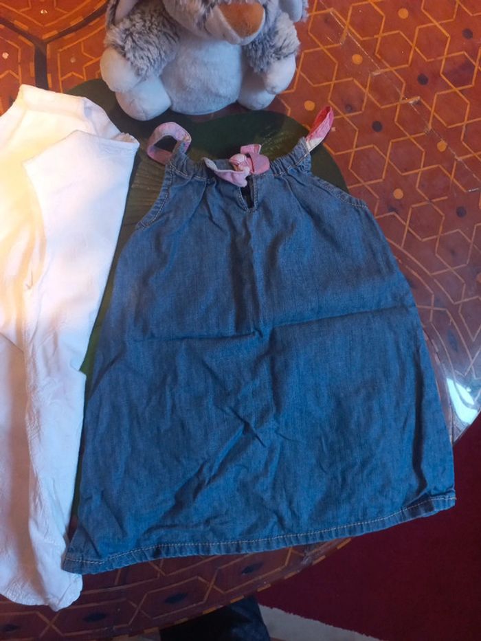 Lot 2 belles robes 24 mois blanche et jean - photo numéro 3