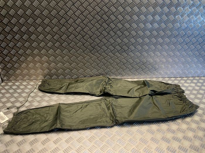 pantalon de pluie armee francaise couleur vert kaki neuf taille pt et gt