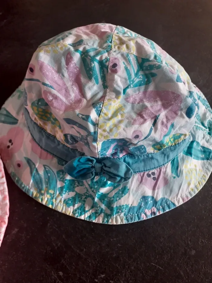 Lot 2 bobs ou chapeaux fille 3-5 ans - photo numéro 3
