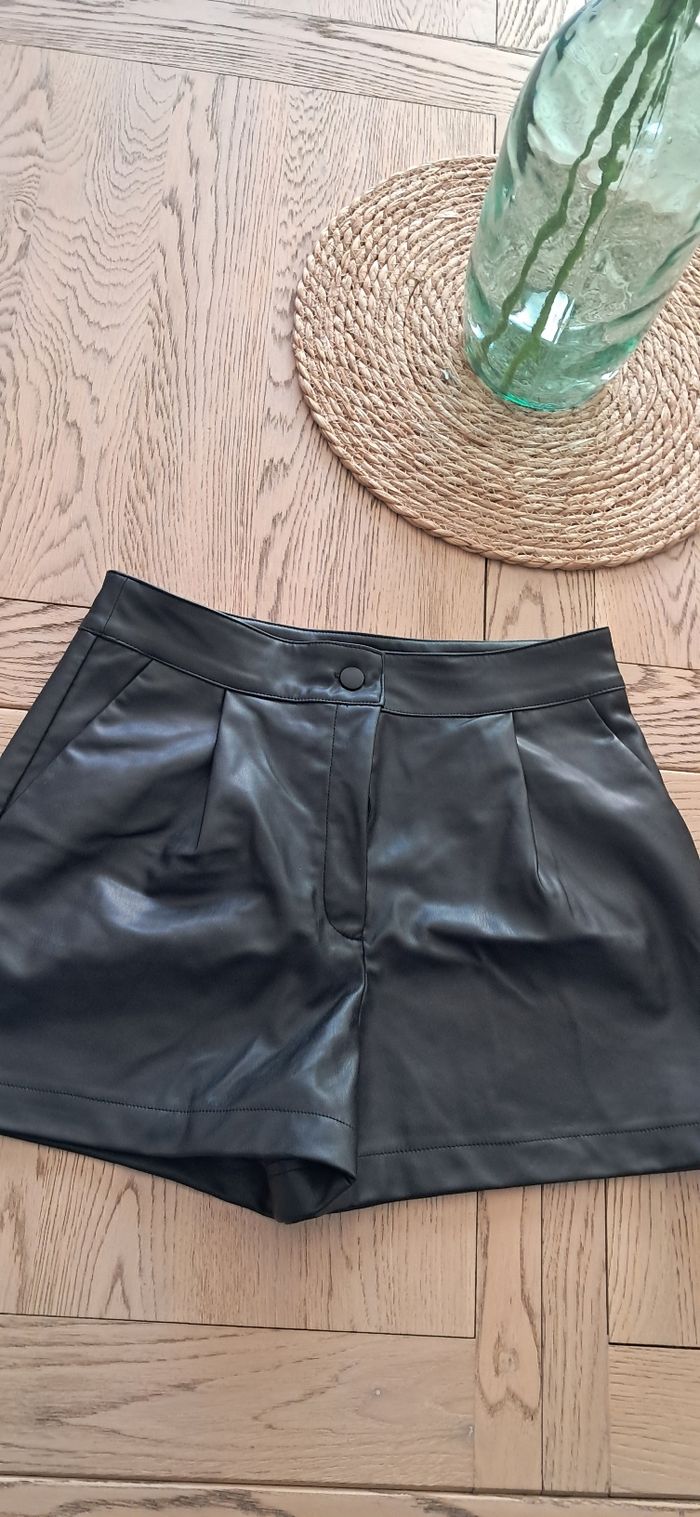 Short en cuir kiabi