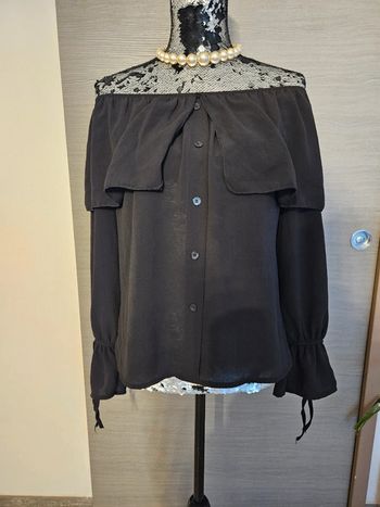 Haut noir manche tombante