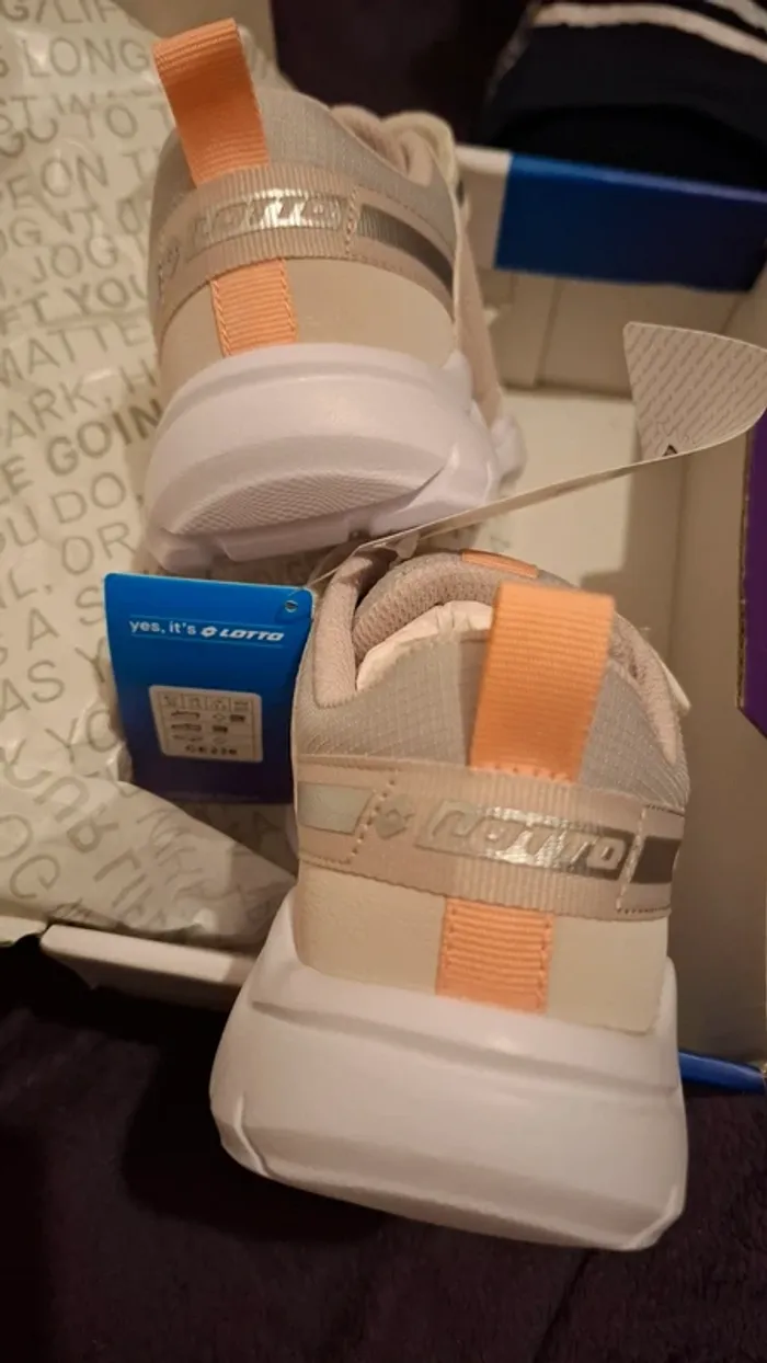 Baskets à scratchs Lotto pointure 32 - photo numéro 3