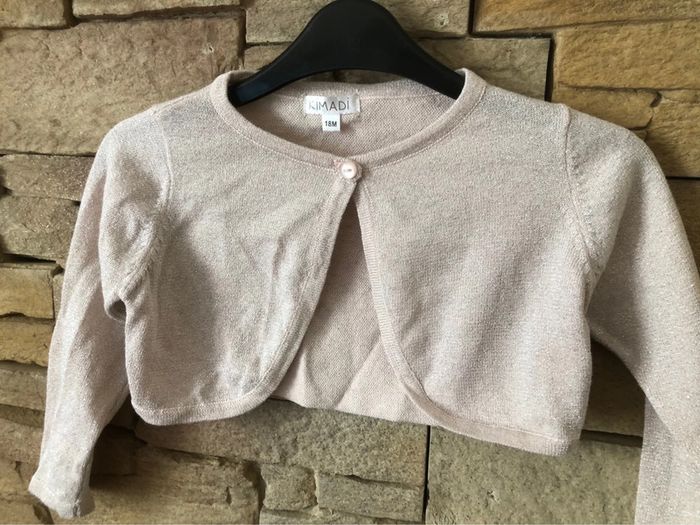 Très joli boléro doré brillant 18 mois - photo numéro 2