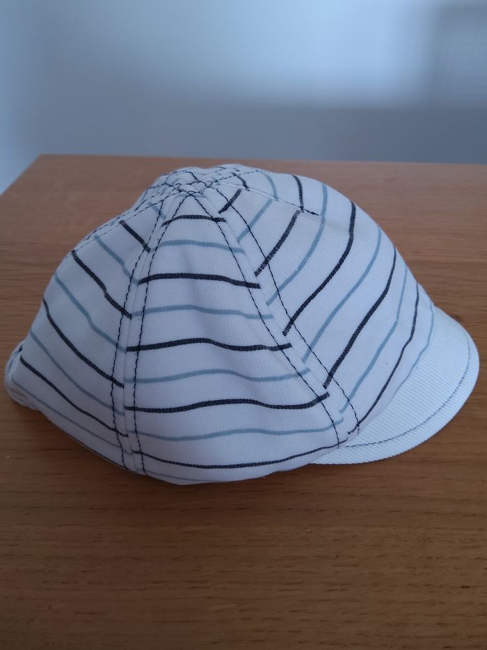 Casquette blanche à rayyures - photo numéro 2