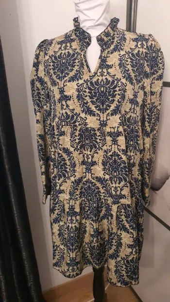 Robe pomponnette