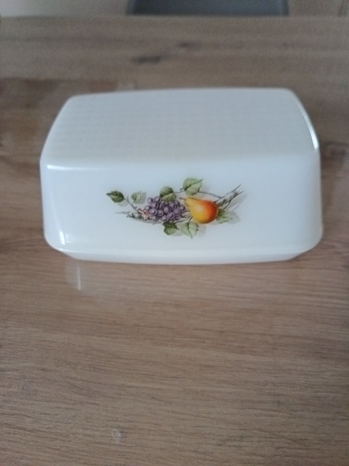Lot de 8 assiettes + beurrier vintage  arcoroc - photo numéro 5