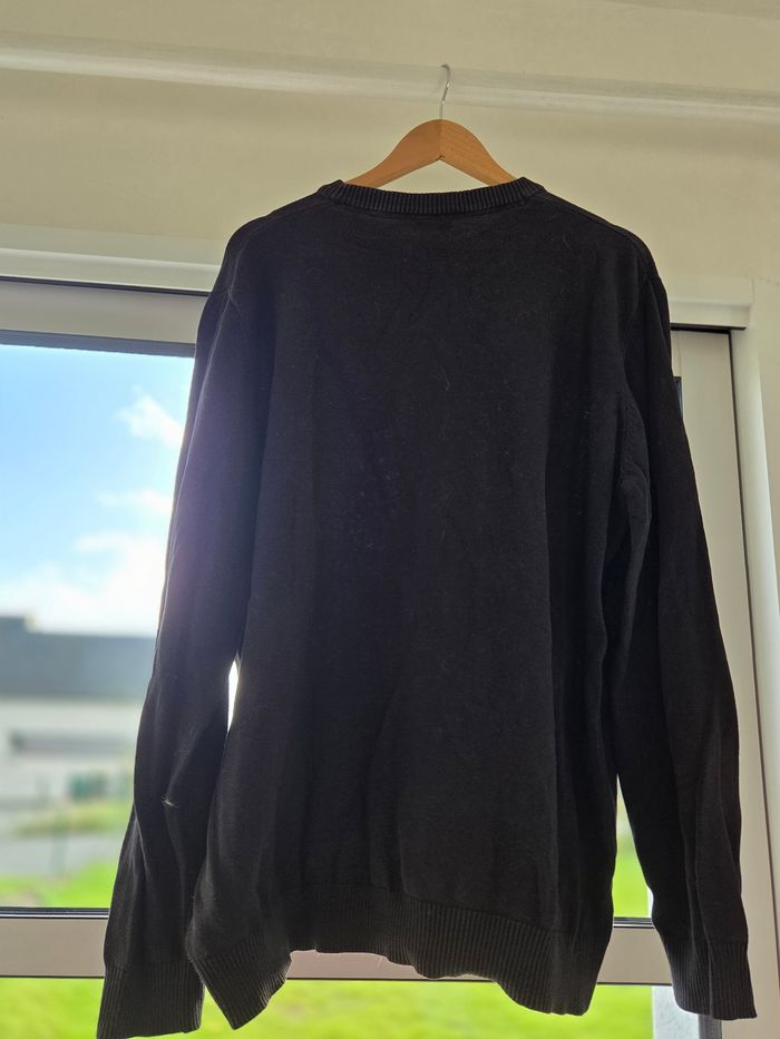 Pull noir - photo numéro 2