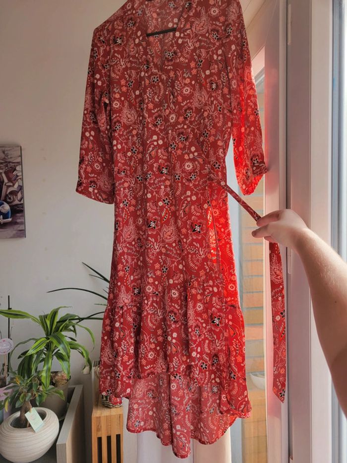 Robe rouge fleurie la halle
