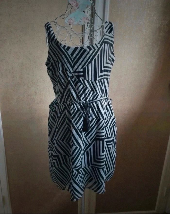 Robe noir blanc jennyfer taille M