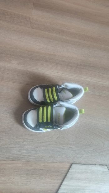 Basket Adidas taille 21