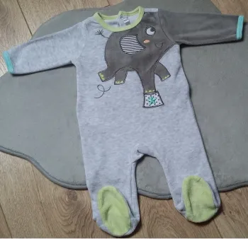 pyjama en velours gémo état neuf 3 mois