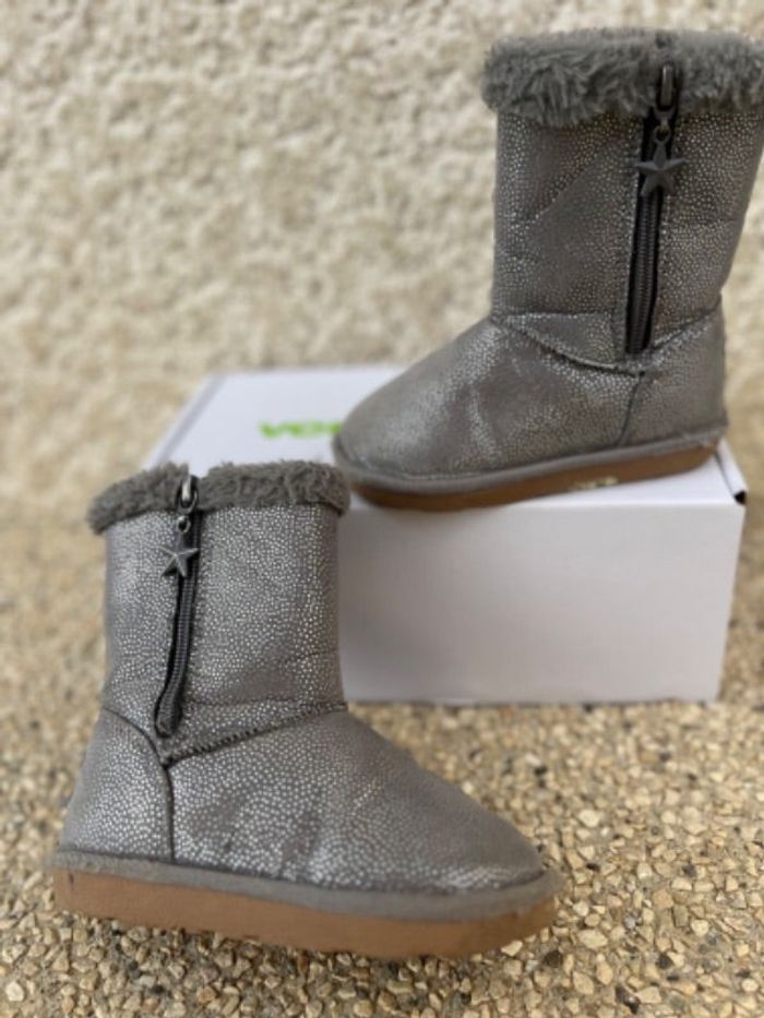 Bottes fourrées grise p 25