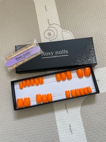 Roxy nails 