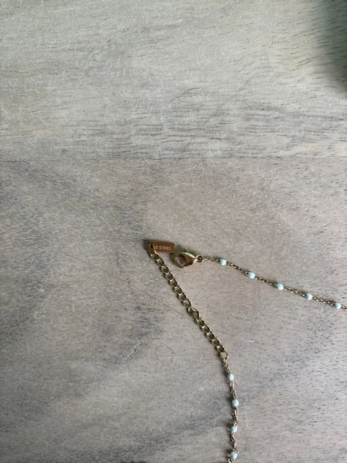 collier doré et blanc - photo numéro 3