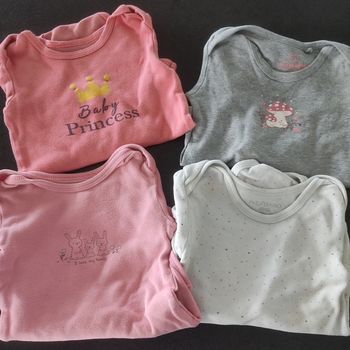 Lot de 4 bodys manches longues taille 3 ans