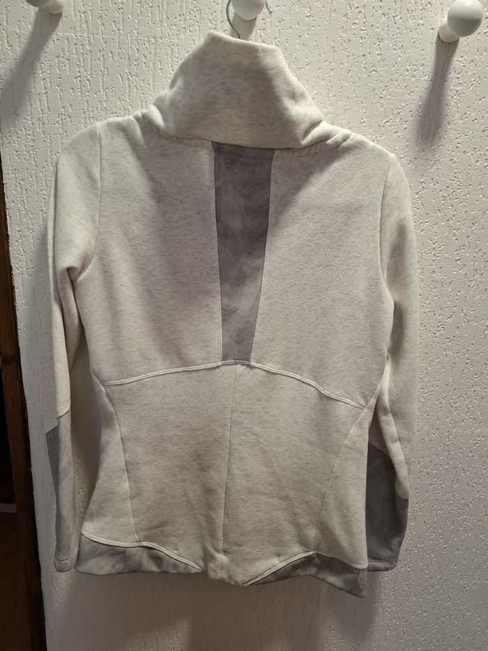 Beau sweat chaud de randonnée femme Quechua S poche ventrale + sous poche sécurisée comme neuf - photo numéro 2