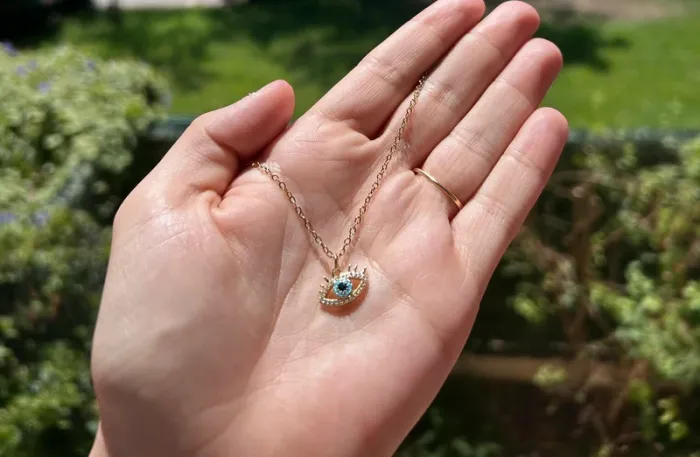 Collier œil protecteur en acier inoxydable plaqué or 18k et zircons - photo numéro 2