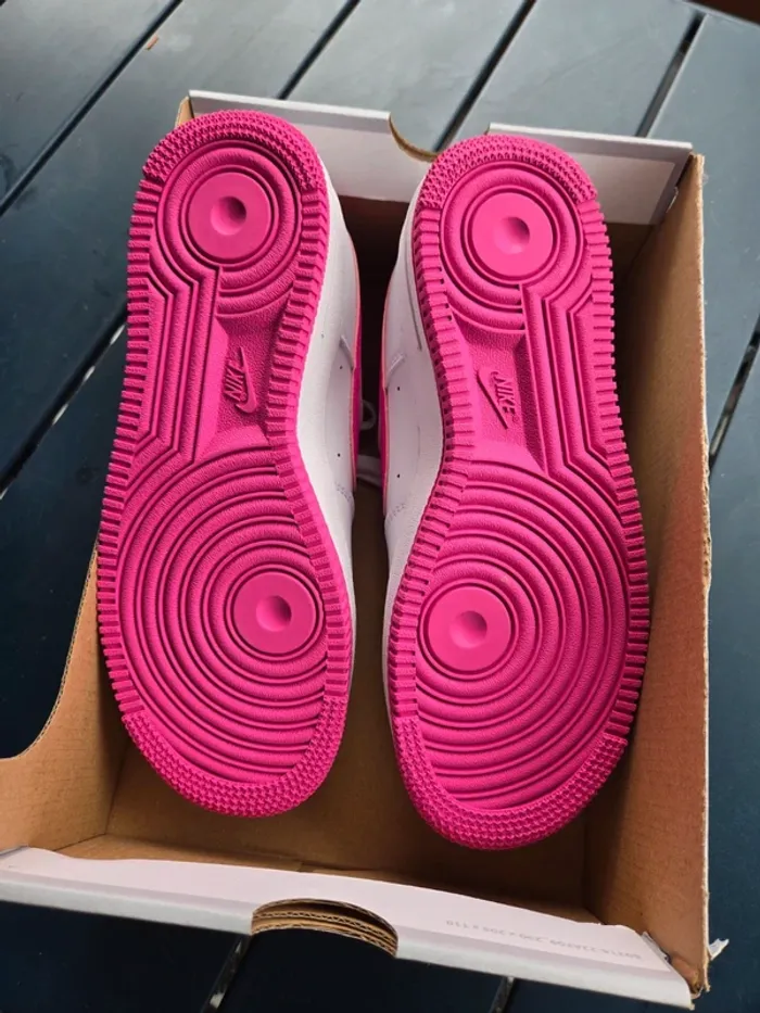 Nike air force 1 taille 38,5 neuves blanc rose fuchsia - photo numéro 8
