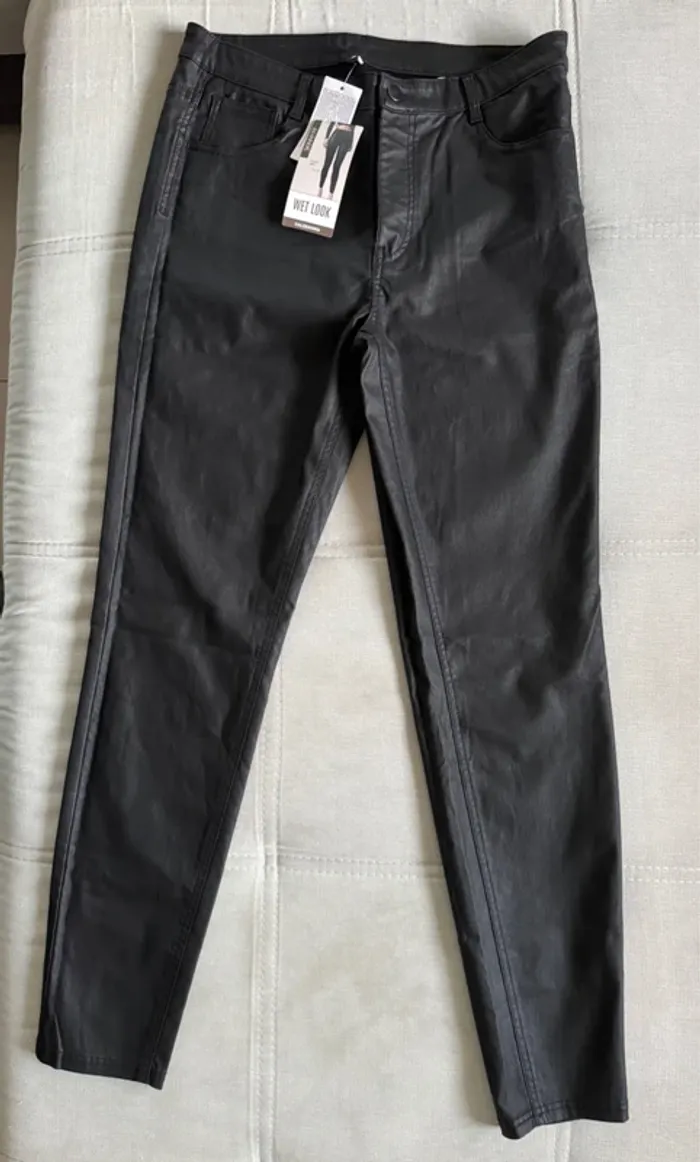 Pantalon Calzedonia T. L Neuf « coated effect » - photo numéro 2