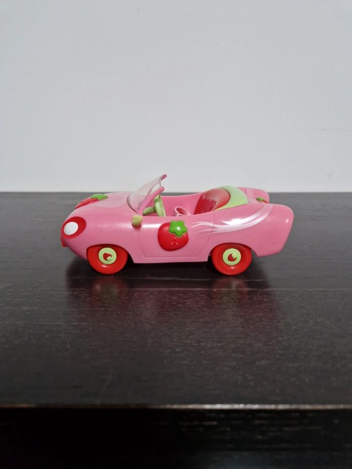 Charlotte aux fraises et sa voiture - photo numéro 4