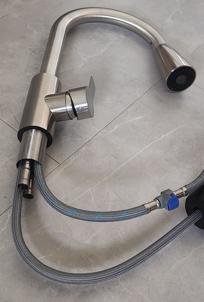 Robinet mitigeur design noir neuf jamais servi dans son emballageavec ses accessoires. - photo numéro 2