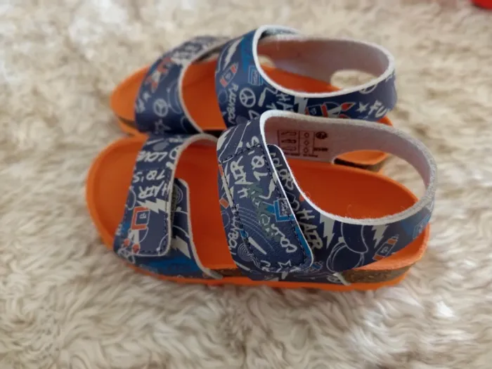 Sandales Kickers neuves 26