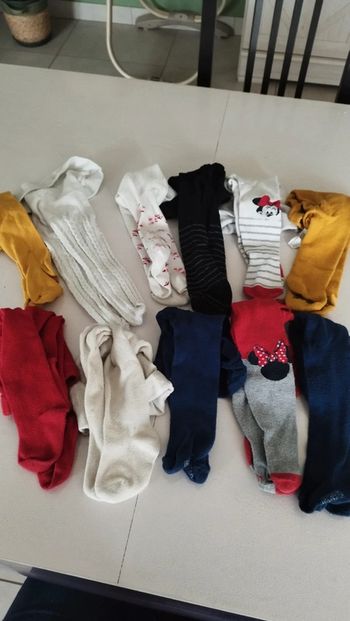 Lot de 11 collants bébé fille 17-18