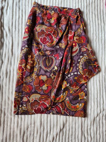 Jupe portefeuille mi-longue taille 36 en très bon état