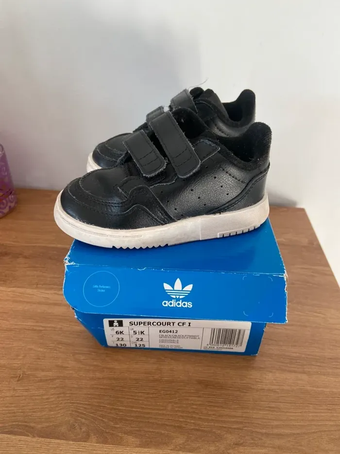 Basket Adidas bébé 22