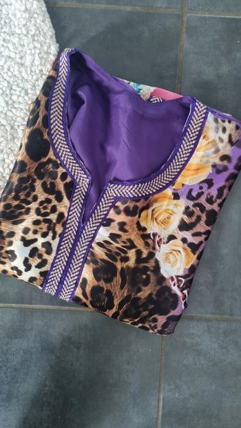 Longue robe neuf fluide tissus non froisssable