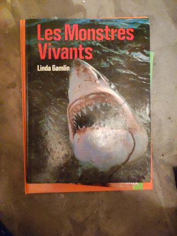 Livre les monstres vivants