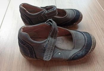 chaussures noires grise fille fermeture a scratch éram pointure 27