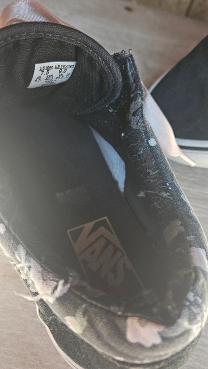 Vans noires fleuries 🌸 - photo numéro 3