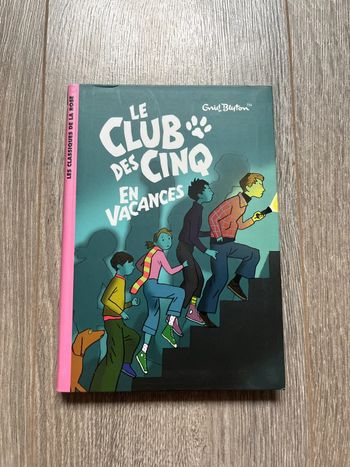 Livre le club des 5 En vacances