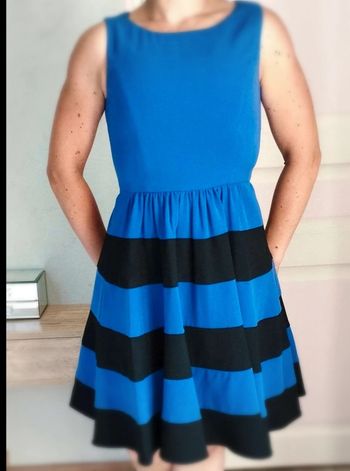 Robe  patineuse  sans  manche  - bleu  noire -  Manoukian  -  XS  -  Comme  neuve