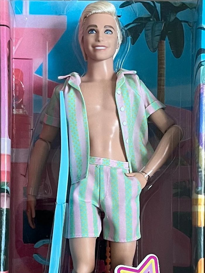 Barbie Le Film Poupée Mannequin Ken avec sa planche de surf Mattel 3+ - photo numéro 3