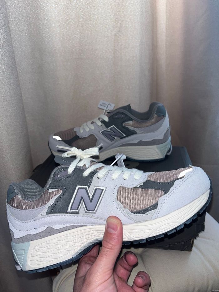 New balance 2002 R