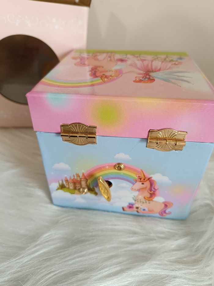 Boite a bijoux avec danseuse neuf - photo numéro 5