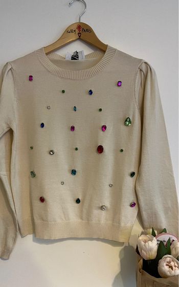 Pull crème sertie de pierres en couleurs 🤍🤍