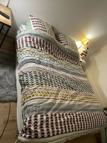 Lit + Sommier à pieds. 140x190cm