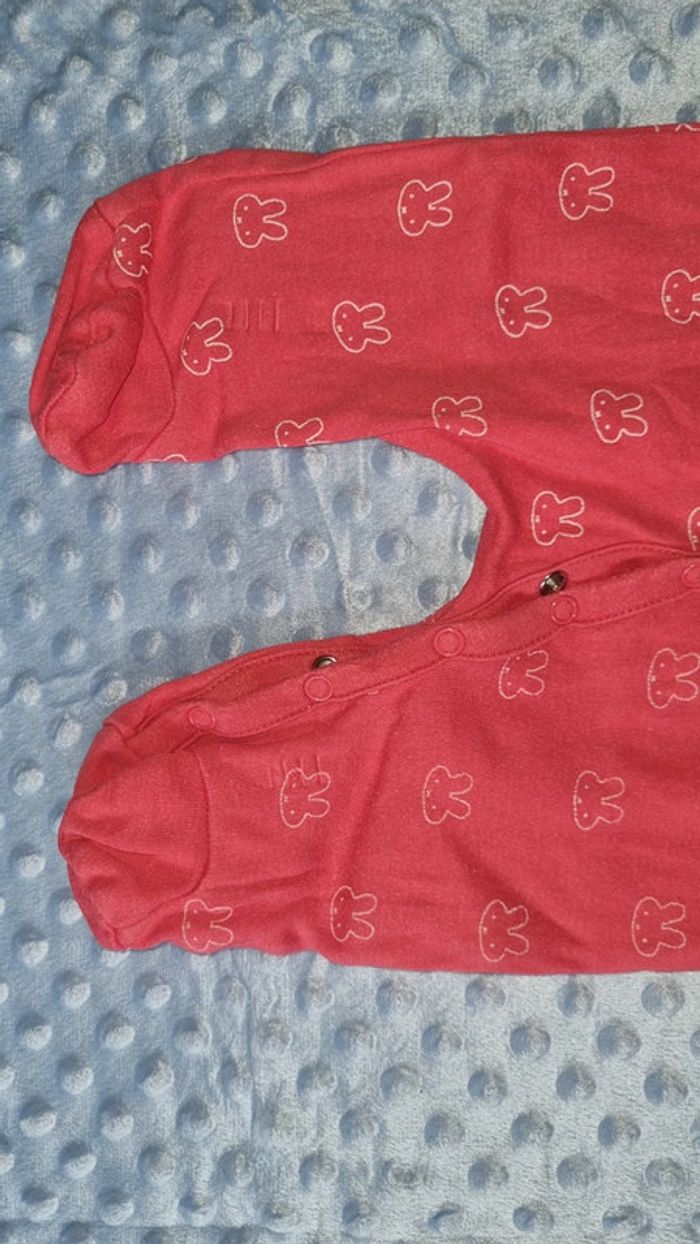 Pyjama 1 mois 50 cm en bon état - photo numéro 5