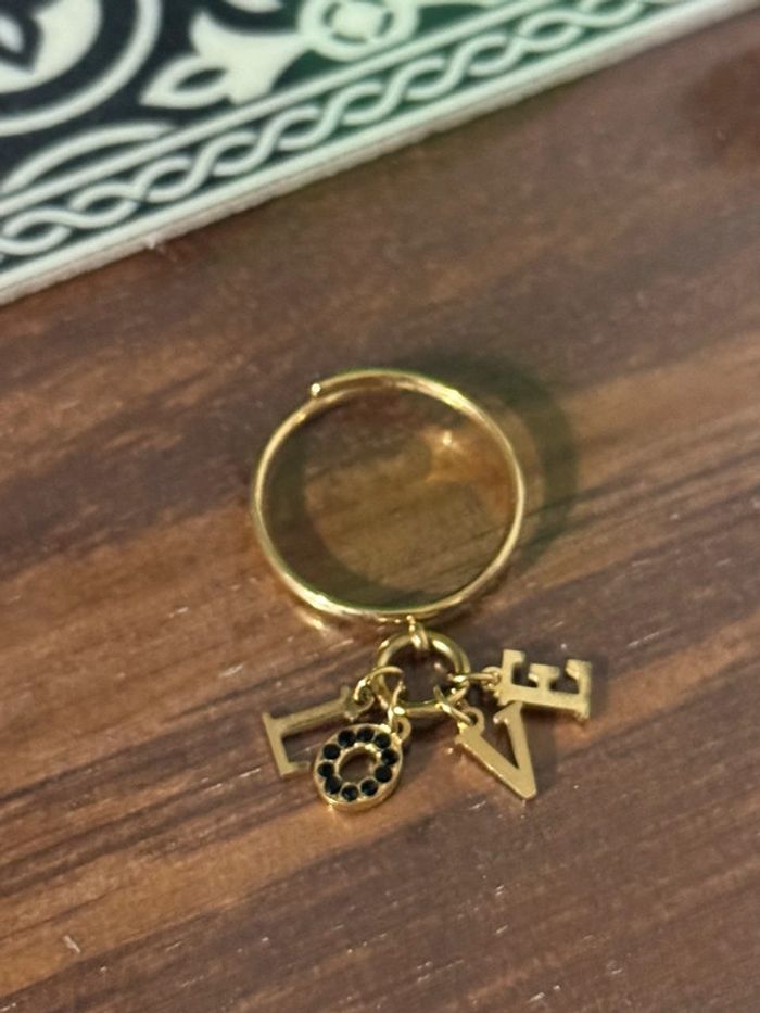 Bague réglable acier inoxydable or breloques lettres love - photo numéro 2