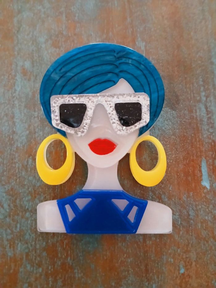 Grande broche originale et colorée