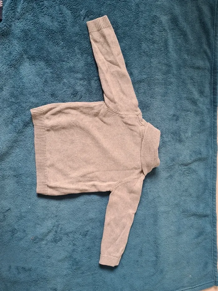 Lot pulls 18 mois - photo numéro 3