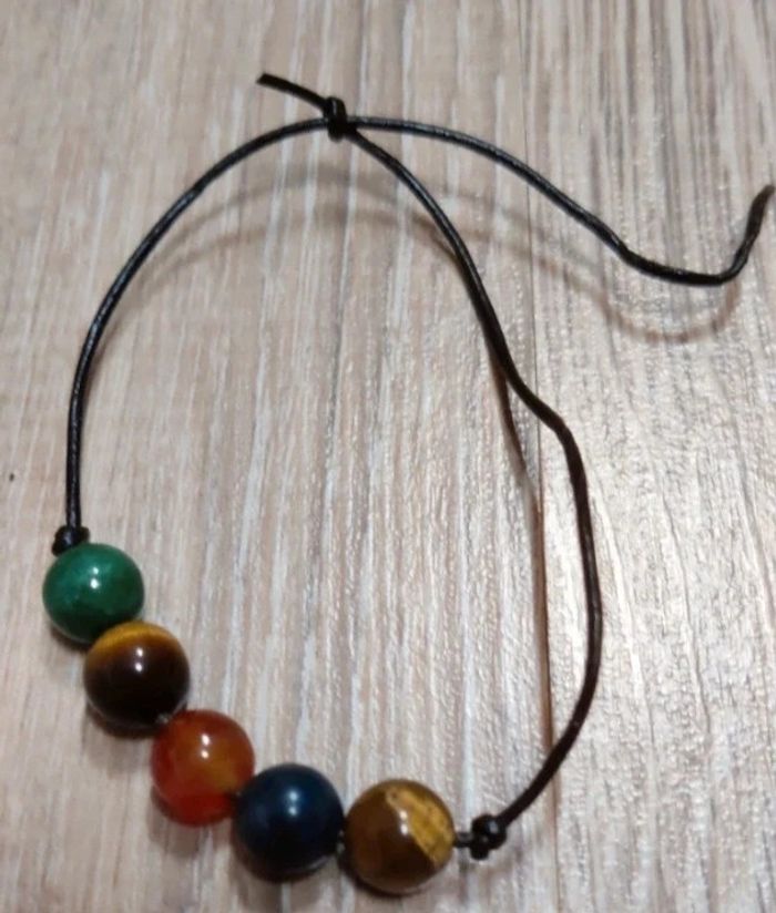 Bracelet avec cinq perles