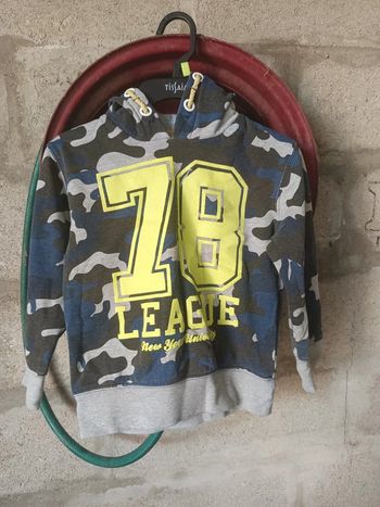 Pull a capuche 6 ans