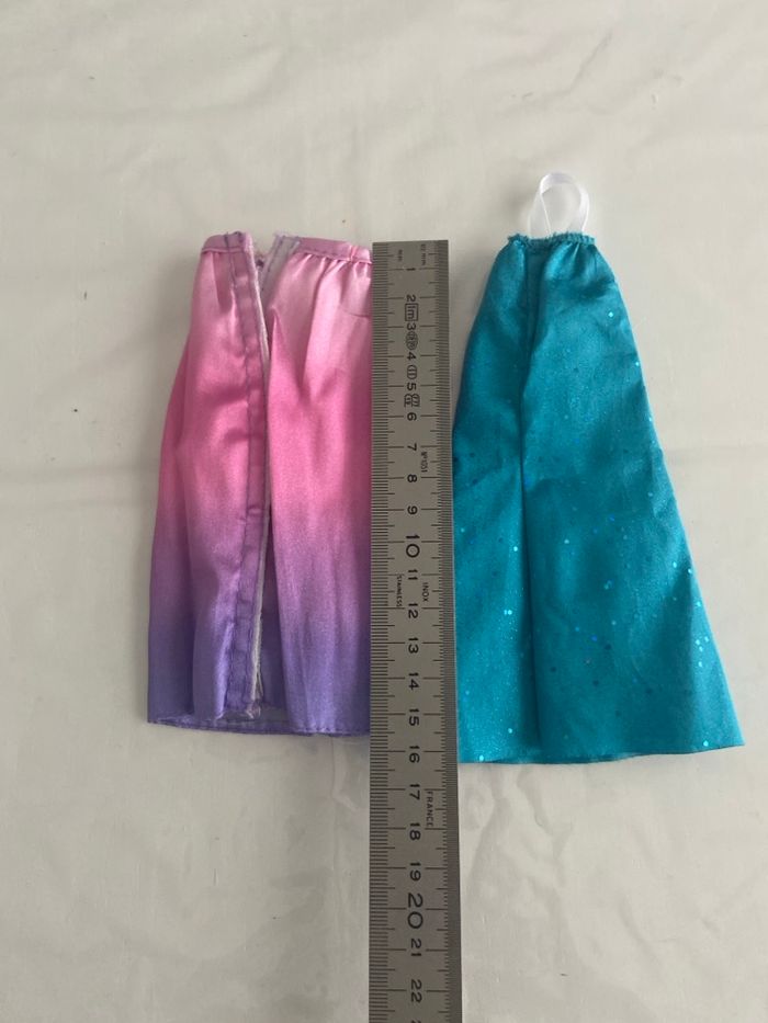 Lot vêtements Barbie – Jupe dégradée & Cape pailletée - photo numéro 5